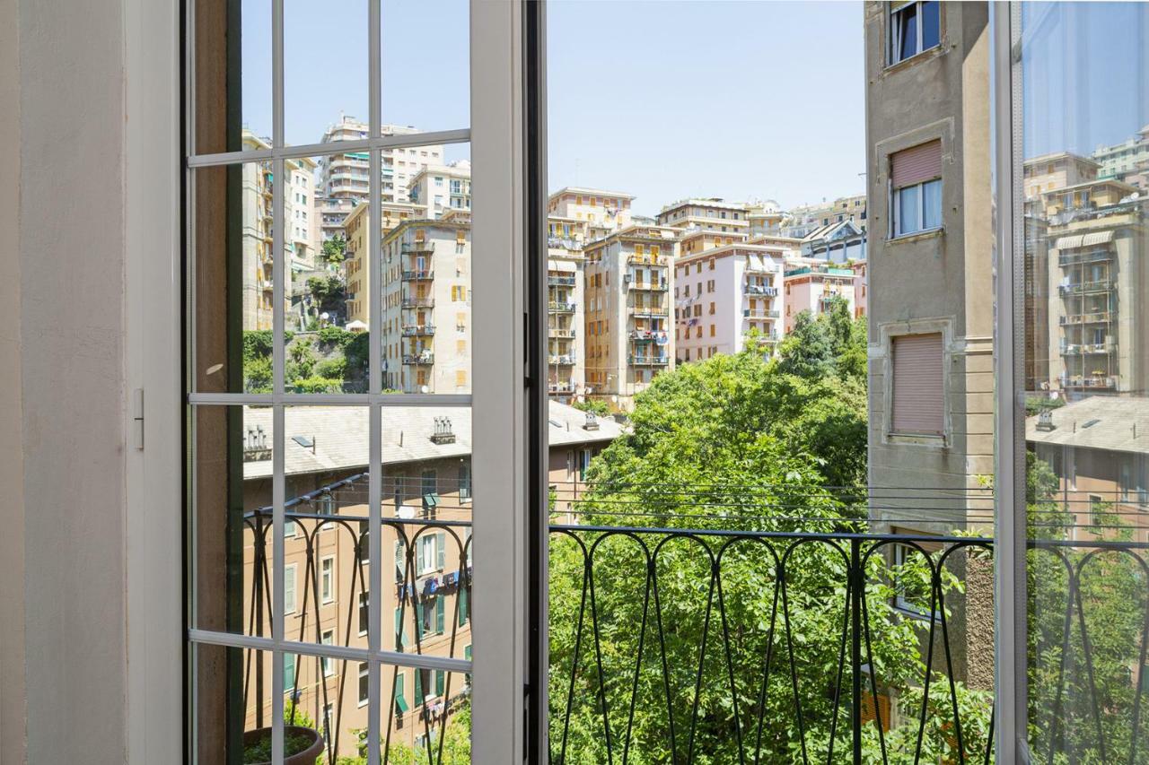 Sunny Apartment Over The Harbor Genoa Exterior photo