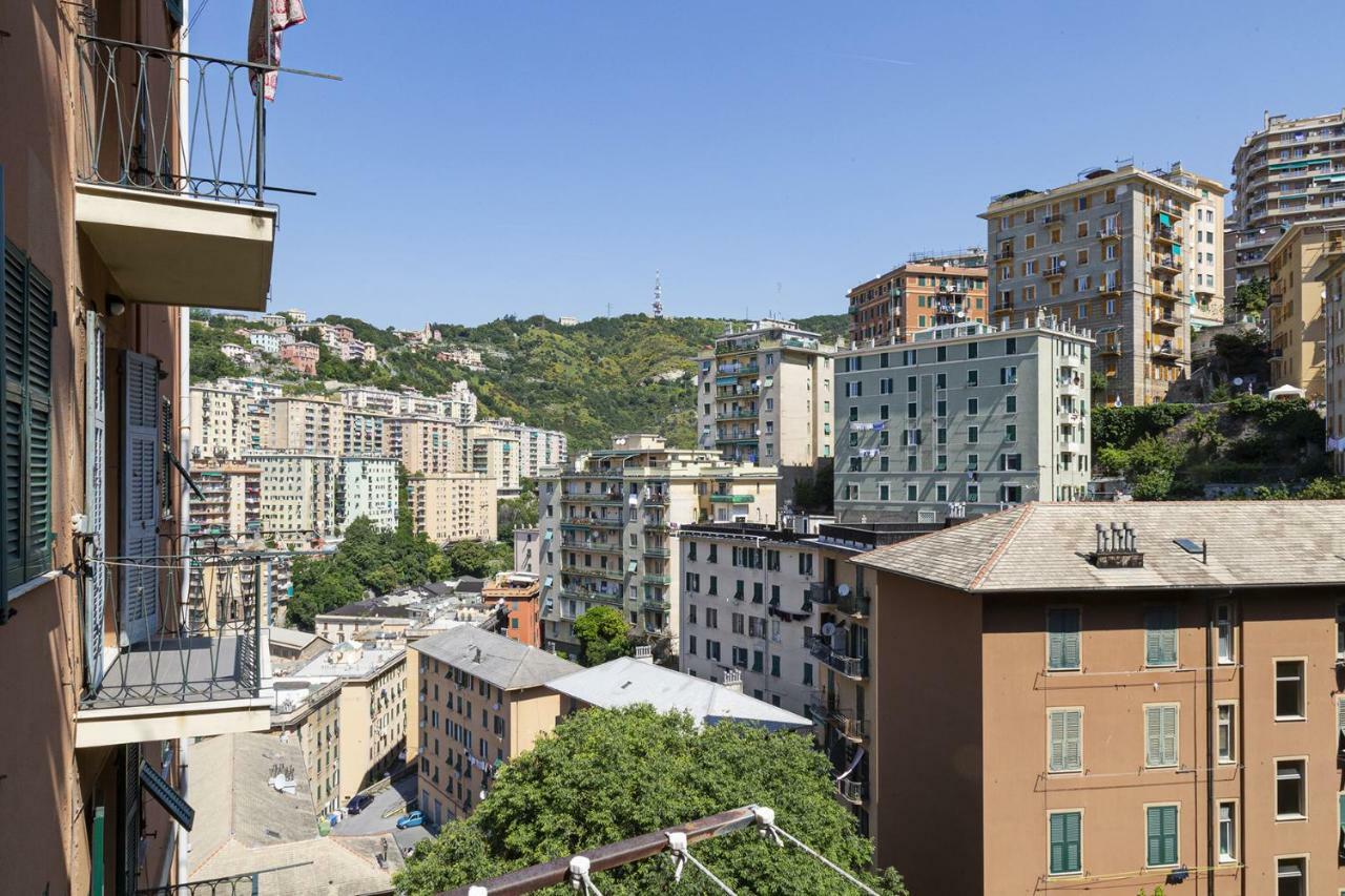 Sunny Apartment Over The Harbor Genoa Exterior photo
